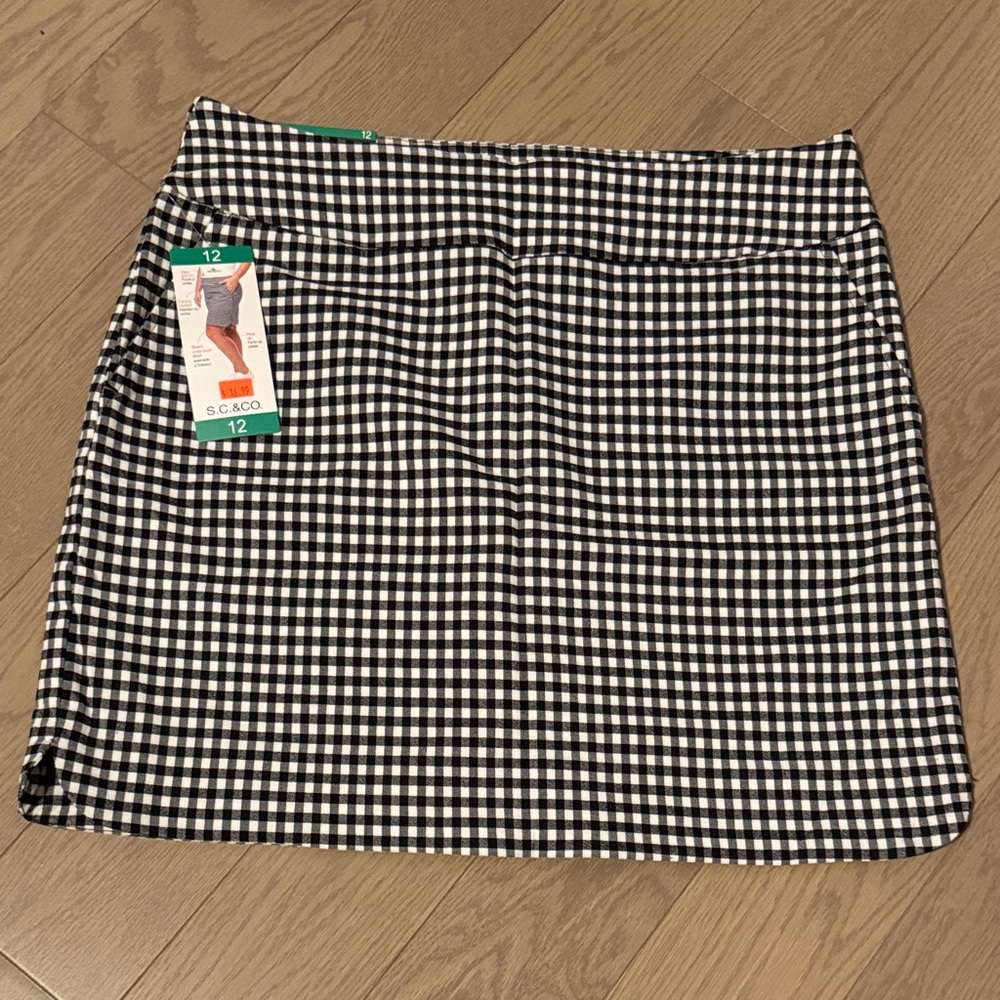 size 12 S.C.&CO Black and White Checkered Skort